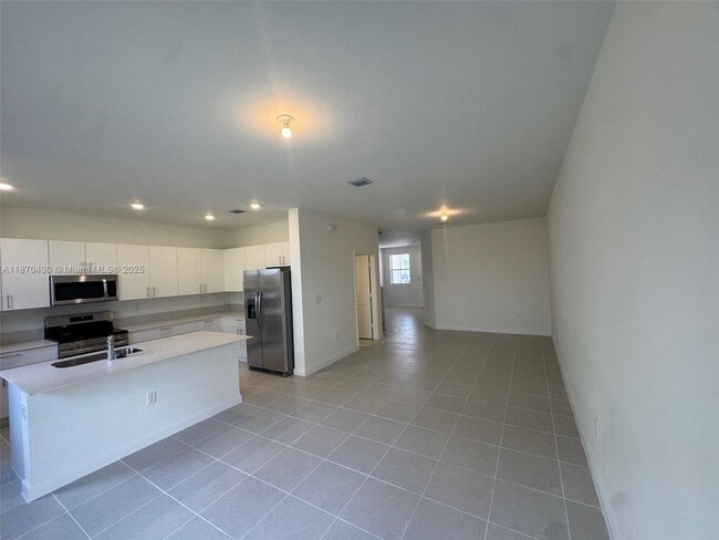 Foto del edificio - 2439 SE 28th St