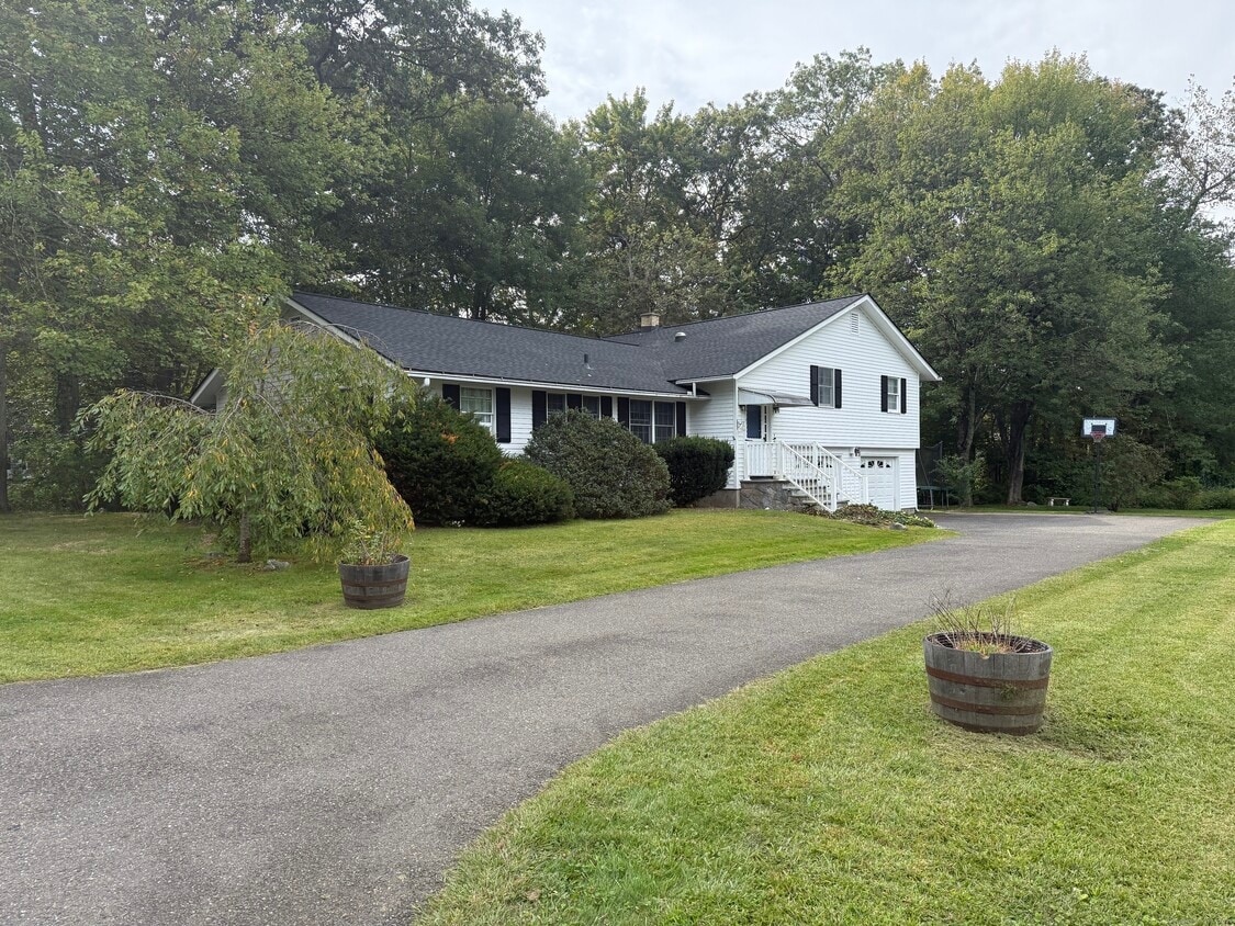 Primary Photo - 56 Wedgewood Dr