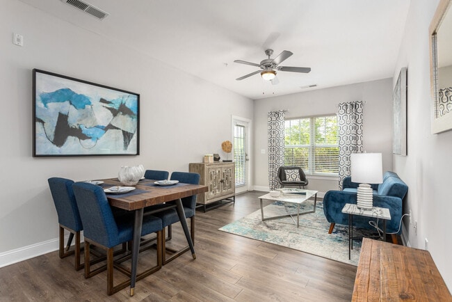 Interior Photo - Retreat at the Park