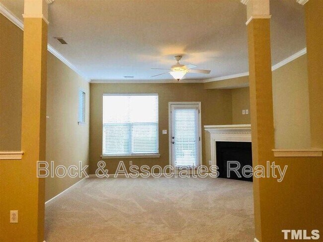 Building Photo - 8982 Camden Park Dr
