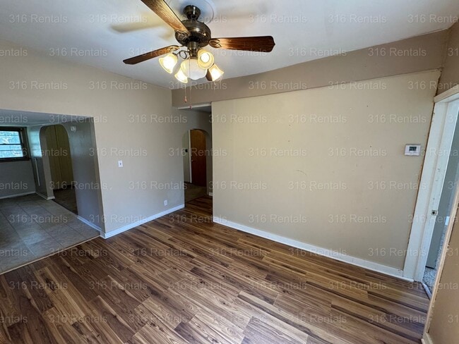 Building Photo - $795 - 2 bed 1 bath - Single Family Home