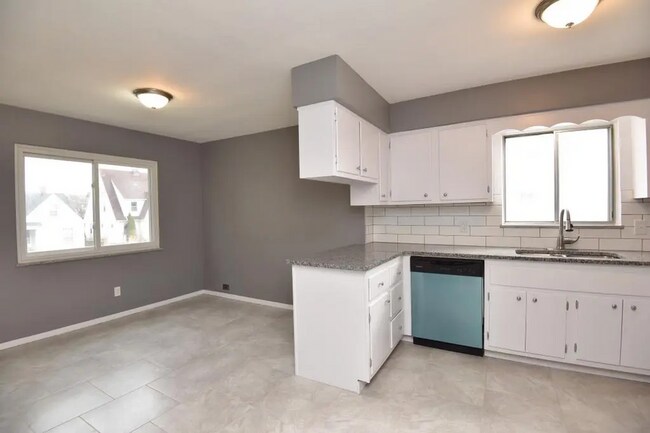 Foto del edificio - 10204 S Highland Ave