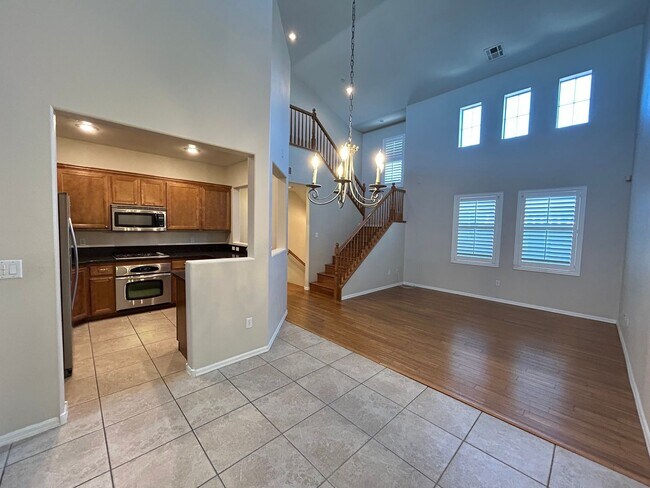 Building Photo - 2-Bedroom 2.5-Bathroom Downtown Summerlin Townhouse!