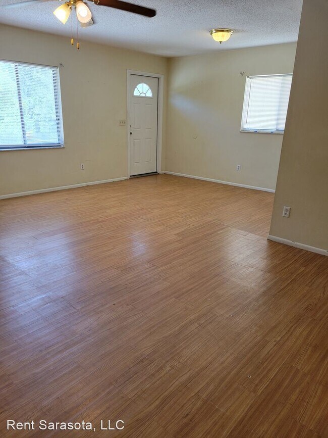 Foto del edificio - 3 br, 2 bath House - 6973 Madonna Place
