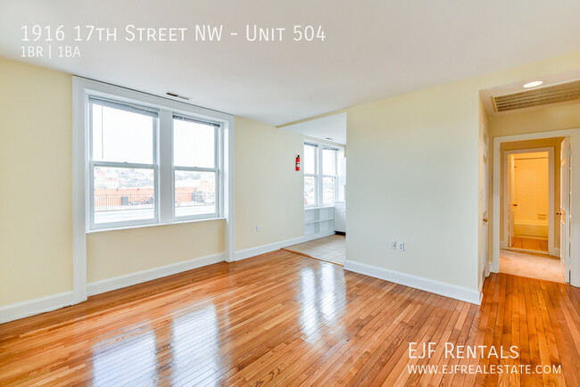 Foto del edificio - Sun Drenched Top Floor Dupont Circle One B...