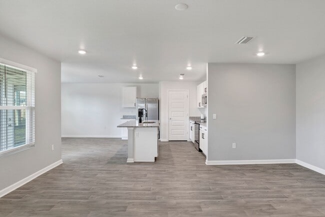 Foto del edificio - 2022 Built 4 Bed/2 Bath Smart-Home within ...