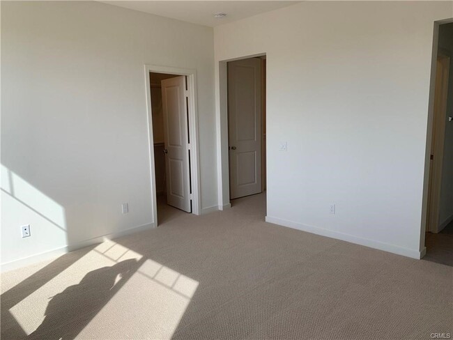 Building Photo - 169 Episode