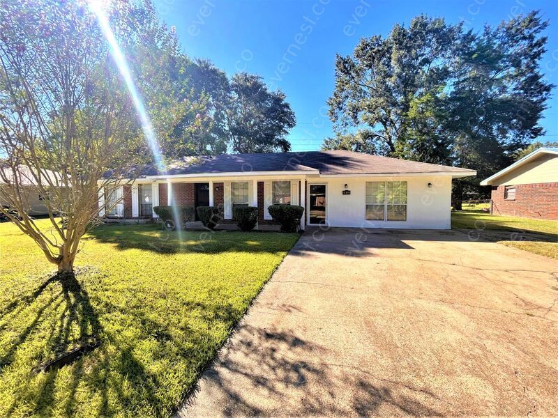 Primary Photo - 5825 Cypress Trail