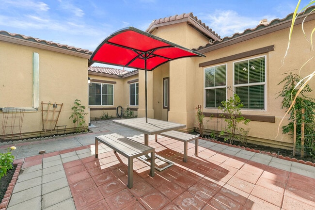 Foto del edificio - 46211 Roadrunner Ln