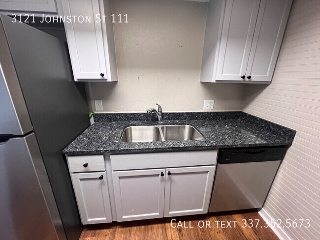 Foto del edificio - Modern 1-Bed Condo with Pool Access - Walk to Moncus Park