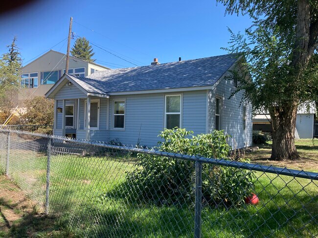 Building Photo - 1212 N South Riverton Ave