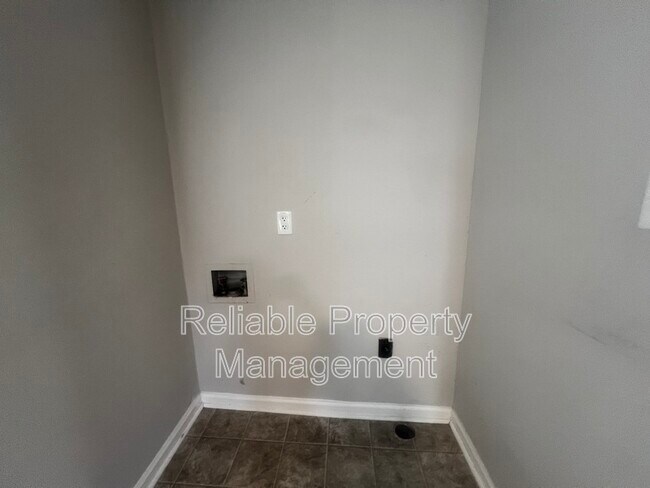 Foto del edificio - 511 Buck Branch Dr