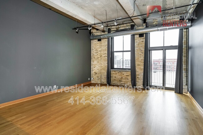 Foto del edificio - 239 E Chicago St