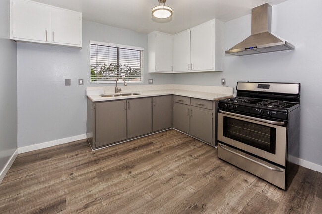 Building Photo - Great Find! Won't Last ~ Newly Renovated 1...
