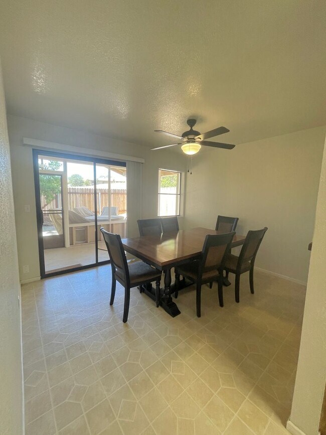 Foto del edificio - 4929 Sparrow Hawk Ln