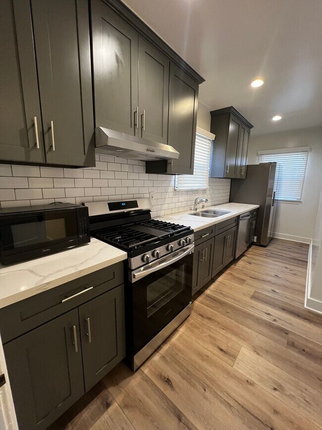 Foto del edificio - 2229-2231 Ellendale Pl