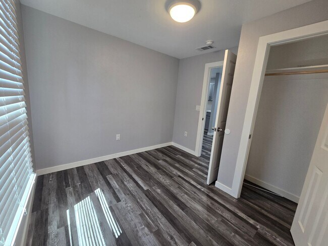 Building Photo - 2 bed 1 bath House in Merced