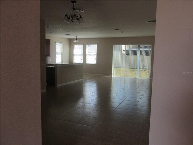 Foto del edificio - 4956 Maple Park St