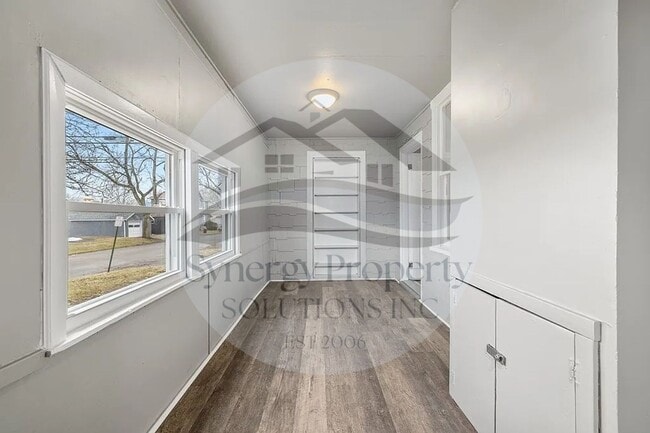 Building Photo - AVAILABLE NOW CRESTLINE HOME
