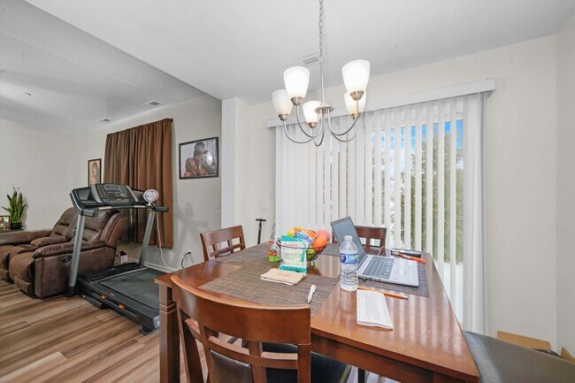 Foto del edificio - 1492 Orchid St