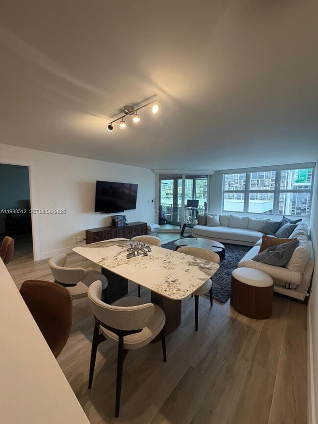 Foto del edificio - 1925 Brickell Ave