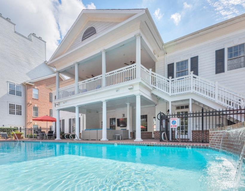 Sterling Manor Apartments in Williamsburg, VA