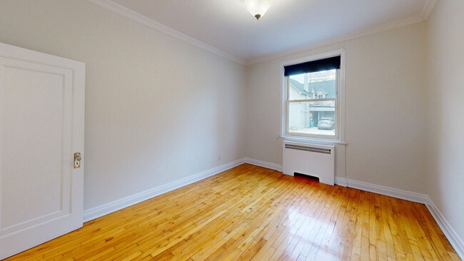 Building Photo - 335 Metcalfe