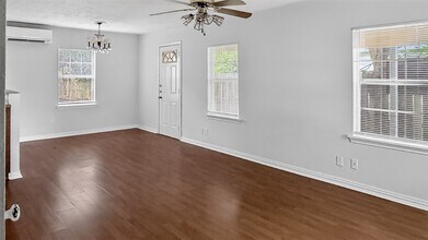 Building Photo - 1118 Hunter Dr