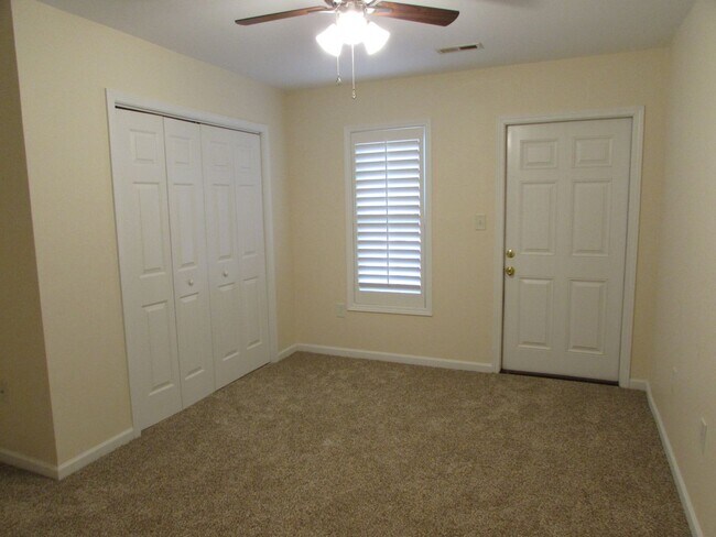 Building Photo - Cute, Move-in Ready 1 Bedroom/1 Bath Condo - Attached One Car Garage - Washer/Dryer Included - Co...