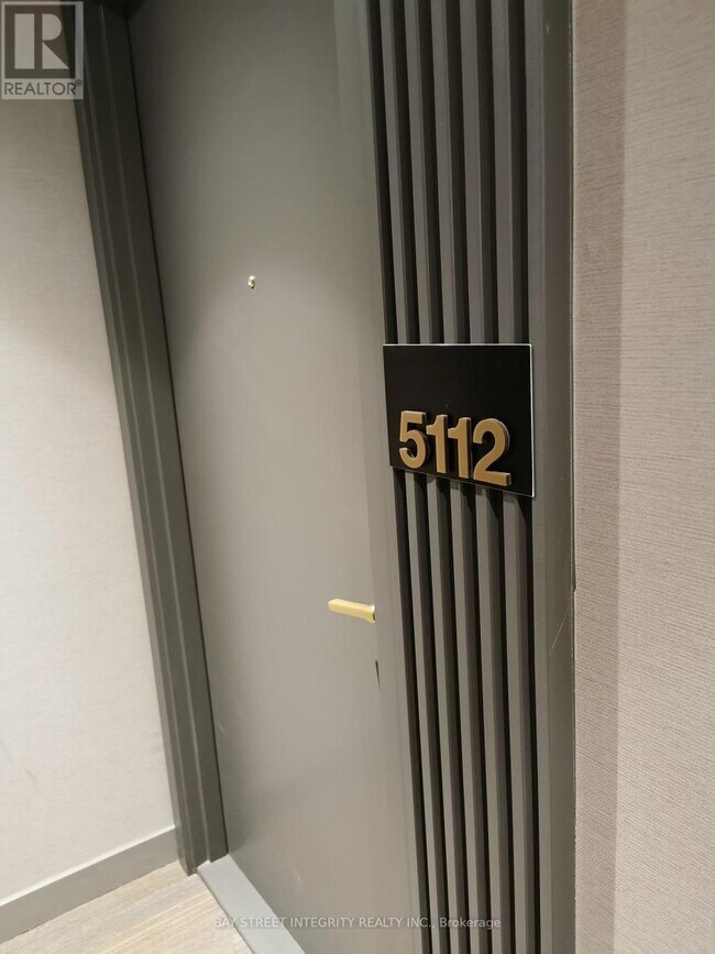 Photo du bâtiment - 898 Portage Pkwy