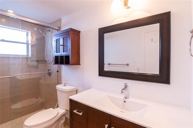 Building Photo - 1750 W 46th St