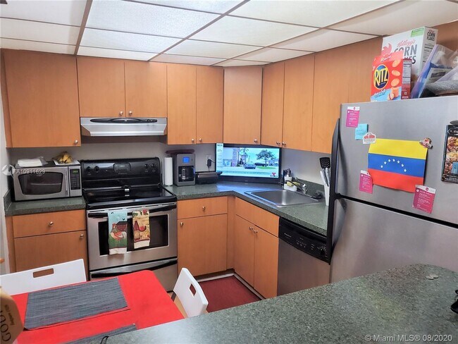 Foto del edificio - 1300 NE Miami Gardens Dr