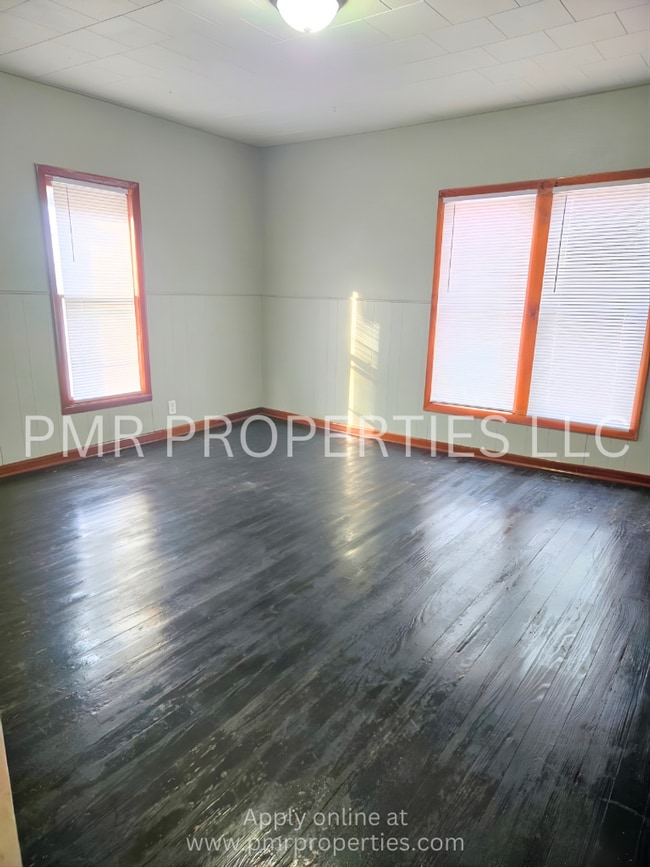 Building Photo - 231 S 4th St