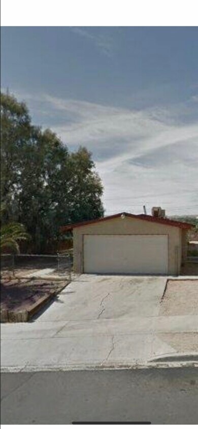 Foto principal - 940 E Navajo St