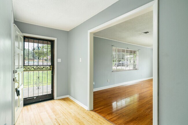 Building Photo - West Knoxville 37919 - 3 bedroom, 2 bath h...