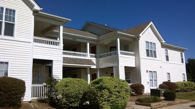 Building Photo - The Pointe @ Apex Apartments