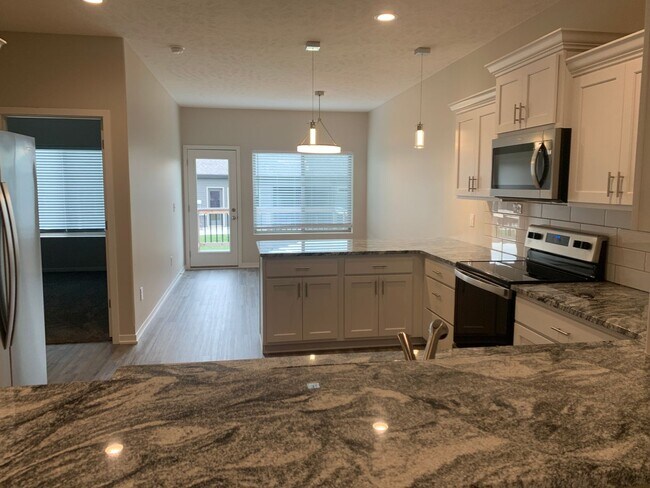 Foto del edificio - Zero entry ranch townhome with 2 stall gar...