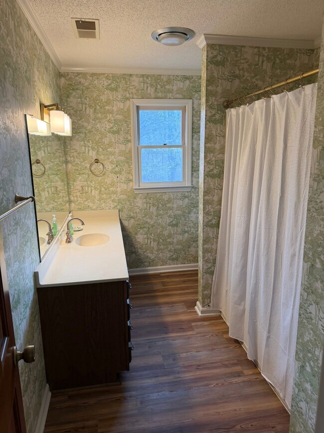 Building Photo - 1565 S Peace Haven Rd