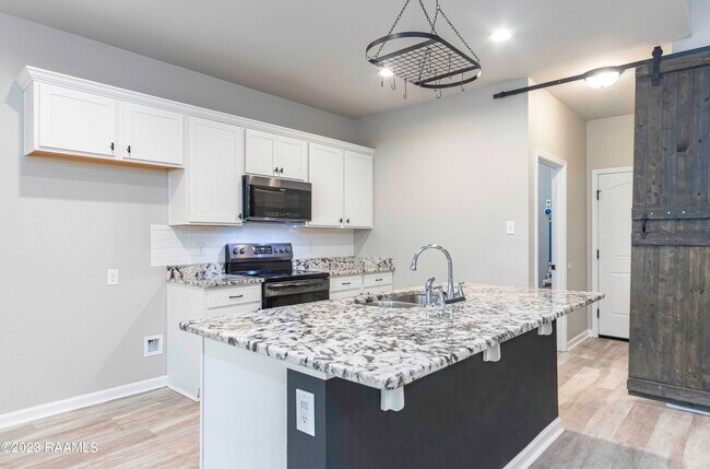 Building Photo - 313 Springsteen Ln