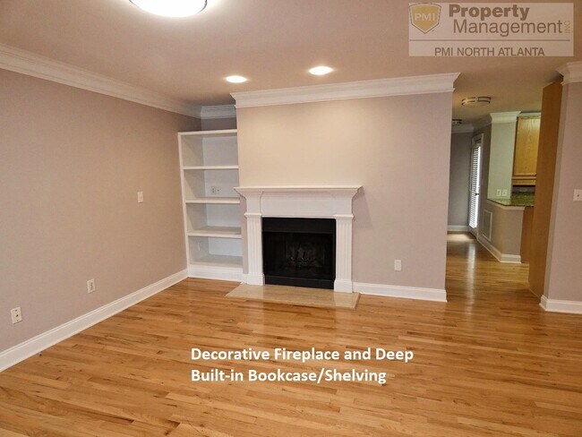Building Photo - End unit Townhome