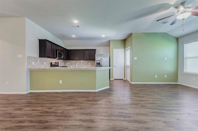 Building Photo - 5422 Dovetail Arbor Trace