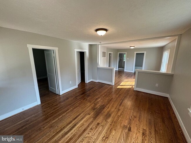Foto del edificio - 122 Chandler Ct