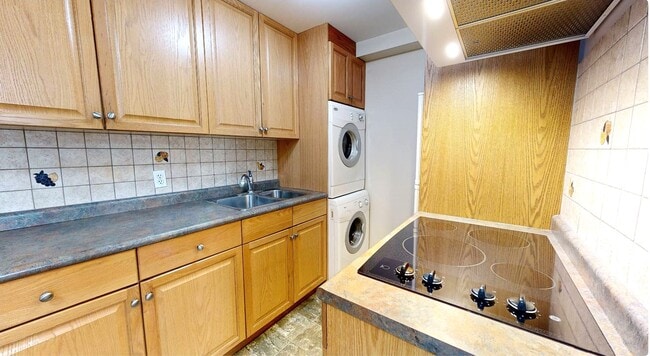 Building Photo - 119 Main St W