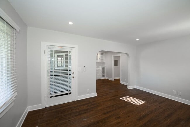 Building Photo - val540