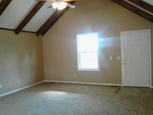 Building Photo - 324 Peggy Dr