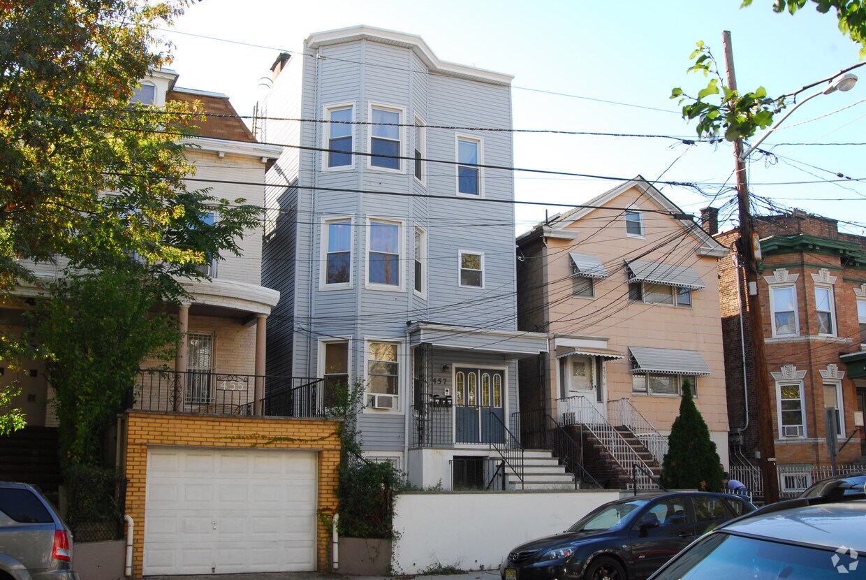Building Photo - 457 Wayne St