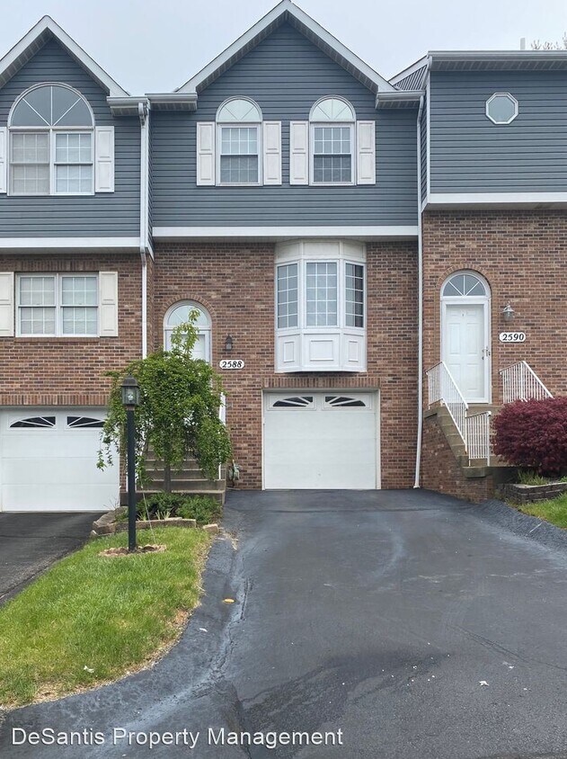 Primary Photo - 2 br, 2.5 bath House - 2588 Hawthorne Drive