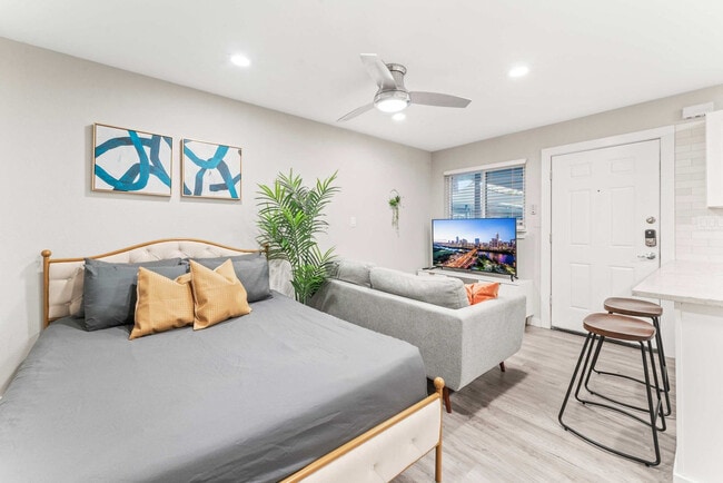 Building Photo - 1211 W 8th St