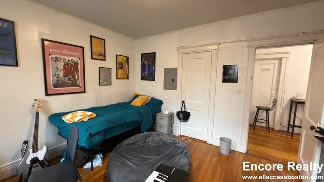 Building Photo - 58 Queensberry St