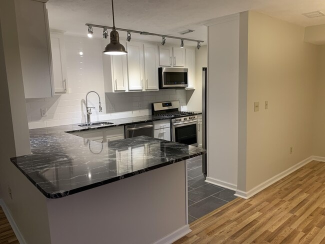 Building Photo - 7237 Beacon Hill Dr